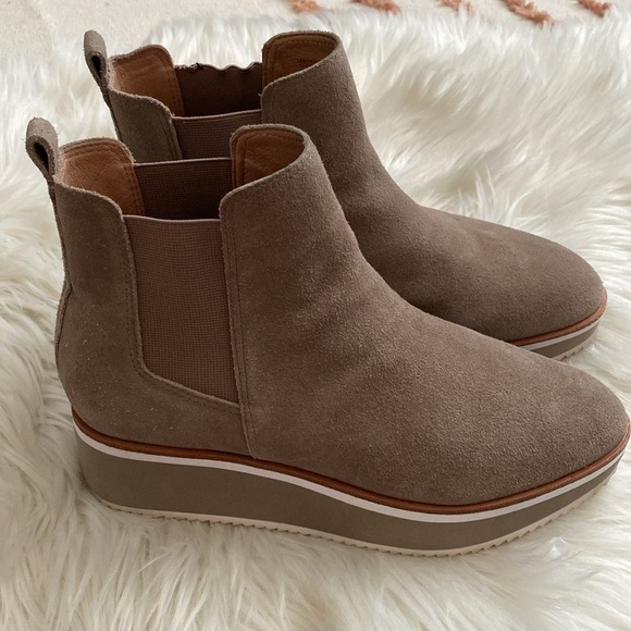 Antonio Melani taupe platform suede ankle boots - Picture 2 of 9